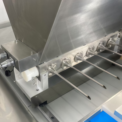 Горизонтальный дозатор начинки Danler Injection Line DF-6 - внешний вид оборудования